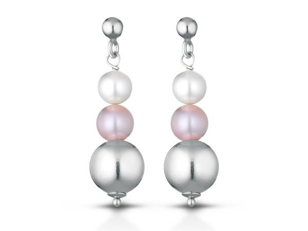 Orecchini di perle bianche alternate con 1 perla rosa e 1 sfera lucida in oro bianco 18 kt e chiusura in oro bianco 18 kt - Collezione Asimmetrica Verre Gioielli