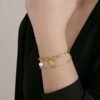 Bracciale Donna Luca Barra In Acciaio Dorato Con Cuore E Perla Bianca 7 - Verre Gioielli Bracciale Donna Luca Barra In Acciaio Dorato Con Cuore E Perla Bianca 3 Verre Gioielli - l'istituzione del gioiello