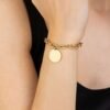 Bracciale Donna Luca Barra In Acciaio Dorato Con Piastra Rotonda Pendente 5 - Verre Gioielli Bracciale Donna Luca Barra In Acciaio Dorato Con Piastra Rotonda Pendente 1 Verre Gioielli - l'istituzione del gioiello