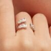 Anello Brosway Donna Regolabile In Argento 925 Con Cubic Zirconia Bianchi Baguette Fancy 6 - Verre Gioielli Anello Brosway Donna Regolabile In Argento 925 Con Cubic Zirconia Bianchi Baguette Fancy 2 Verre Gioielli - l'istituzione del gioiello