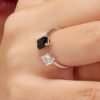 Anello Donna Regolabile Brosway In Argento 925 Con Cubic Zirconia Nero Baguette E Bianco Quadrato Fancy 5 - Verre Gioielli Anello Donna Regolabile Brosway In Argento 925 Con Cubic Zirconia Nero Baguette E Bianco Quadrato Fancy 1 Verre Gioielli - l'istituzione del gioiello