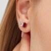 Mono Orecchino Donna Brosway In Argento 925 Con Cubic Zirconia Rosso Rubino Baguette E Bianco Quadrato Fancy 5 - Verre Gioielli Mono Orecchino Donna Brosway In Argento 925 Con Cubic Zirconia Rosso Rubino Baguette E Bianco Quadrato Fancy 1 Verre Gioielli - l'istituzione del gioiello