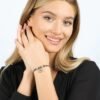 Bracciale Donna Semirigido Luca Barra In Acciaio Bicolore Con Quadrifoglio Dorato E Cristalli Bianchi 7 - Verre Gioielli Bracciale Donna Semirigido Luca Barra In Acciaio Bicolore Con Quadrifoglio Dorato E Cristalli Bianchi 3 Verre Gioielli - l'istituzione del gioiello