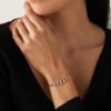 Bracciale Donna Stroili In Acciaio Rosato A Catena Groumette E Smalto Bianco 5 - Verre Gioielli Bracciale Donna Stroili In Acciaio Rosato A Catena Groumette E Smalto Bianco 1 Verre Gioielli - l'istituzione del gioiello