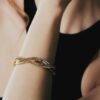 Bracciale Donna Unoaerre Intrecciato In Bronzo Dorato E Placcatura Oro Giallo 4 - Verre Gioielli Bracciale Donna Unoaerre Intrecciato In Bronzo Dorato E Placcatura Oro Giallo 1 Verre Gioielli - l'istituzione del gioiello